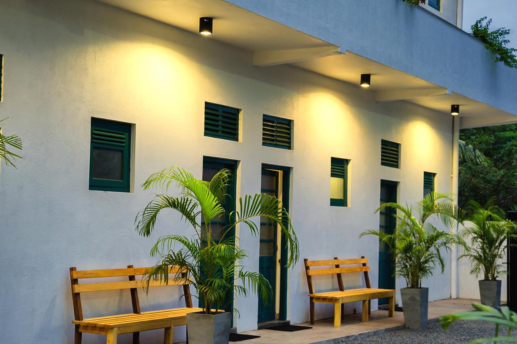 Colombo Beach Hostel Dehiwala-Mount Lavinia Exterior photo