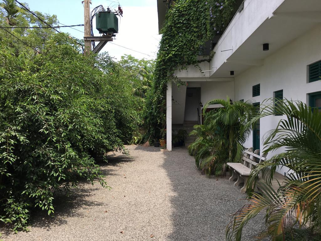 Colombo Beach Hostel Dehiwala-Mount Lavinia Exterior photo